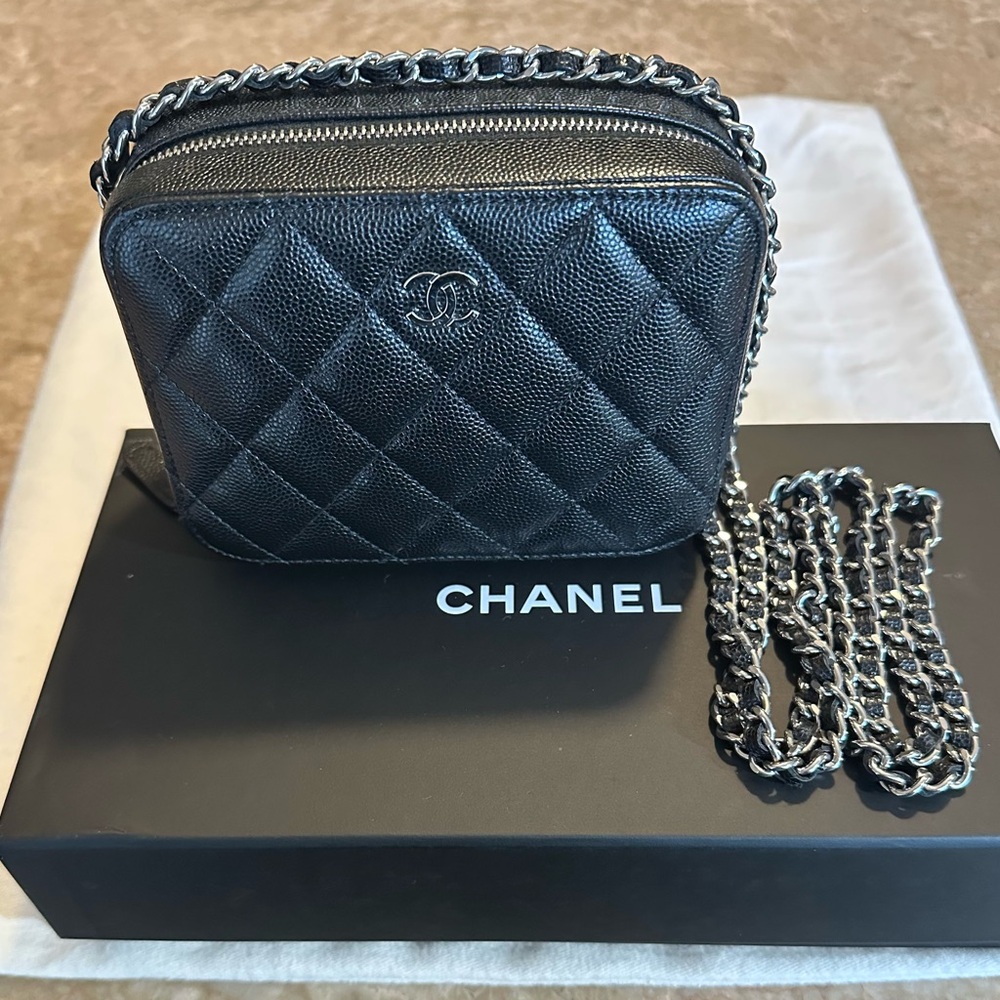 CHANEL Black Quilted Crossbody Bag with Chain